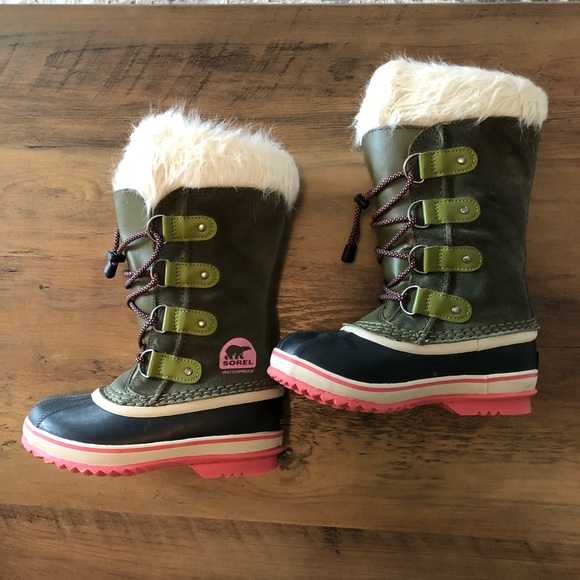 SOLD—-Kid’s Sorel Boots - Picture 5 of 8
